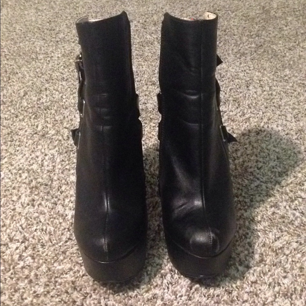 "Dollhouse" plaid stilettos - size 8